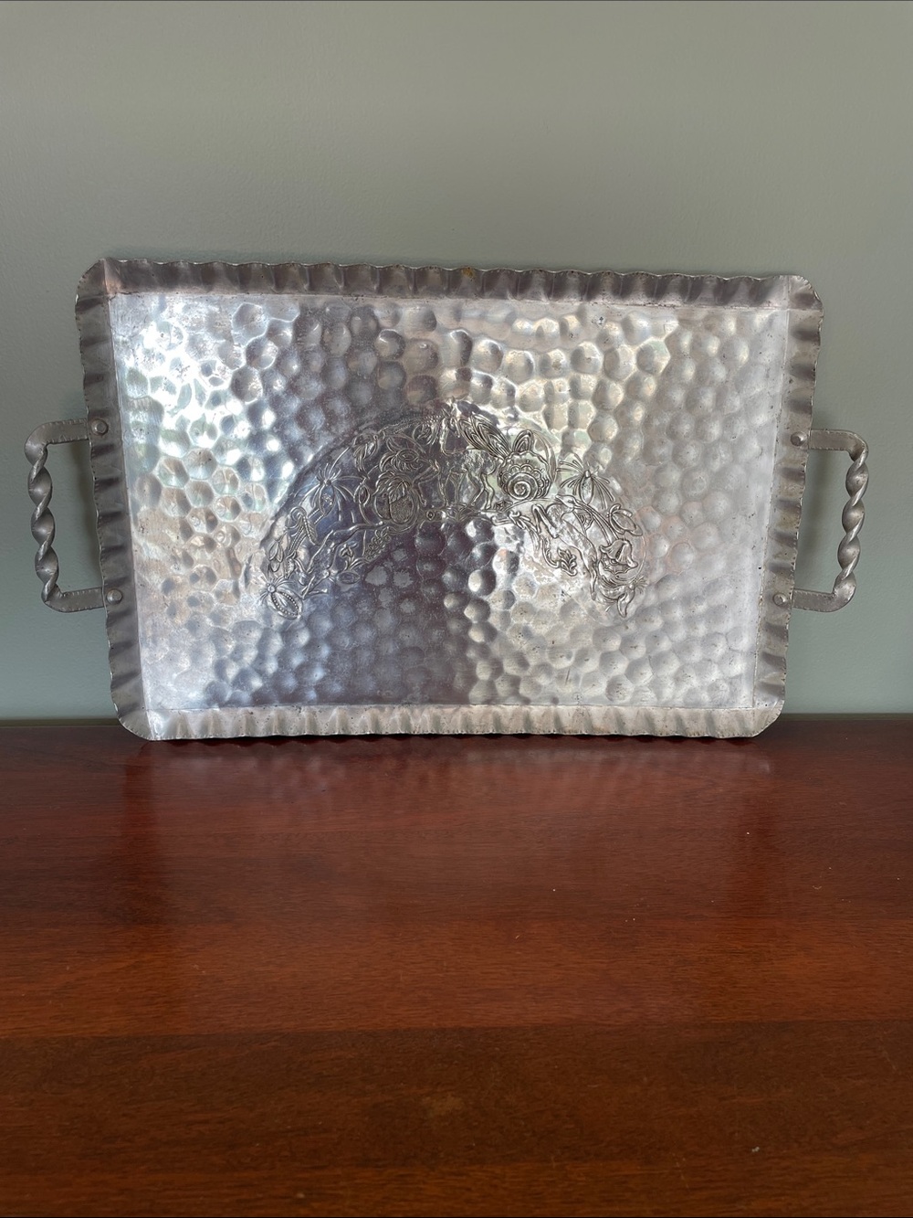 VNT Hammered Aluminum Tray with Embossed Deer & Flower